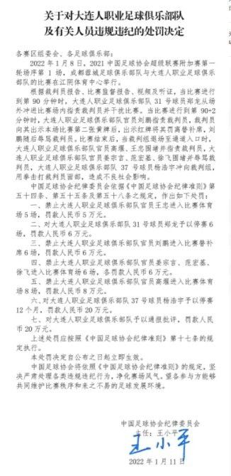 曼联希望尽快与法国后卫进行对话，但俱乐部不会以目前的标准触发续约选项，而是必须调整相关条款，否则瓦拉内就将在今夏离开。